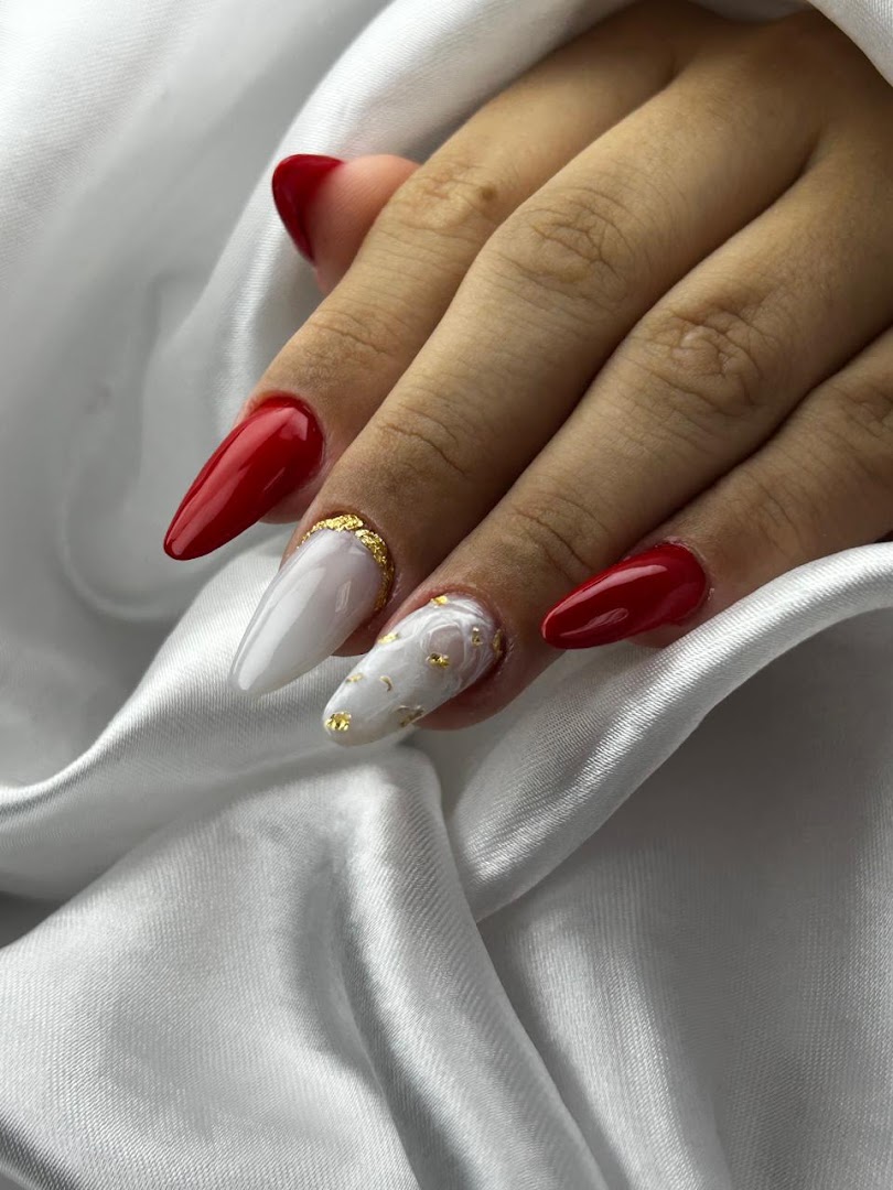 Unhas com nail art feitas no Dayane Luz Studio de Beleza